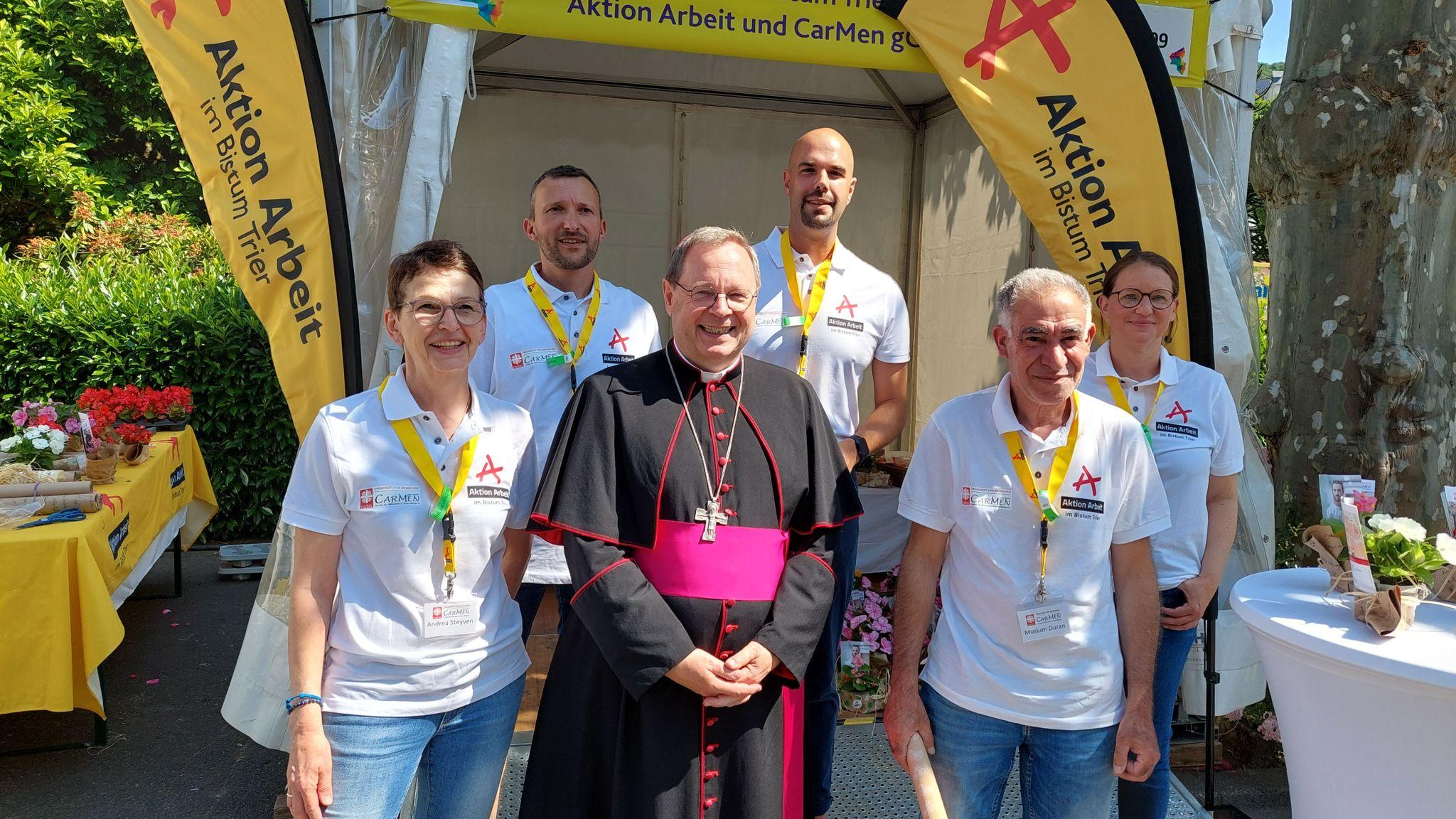 Foto Aktion Arbeit, CarMen mit Bischof Bätzing