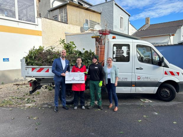 Scheckübergabe CarMen_Foto Aktion Arbeit