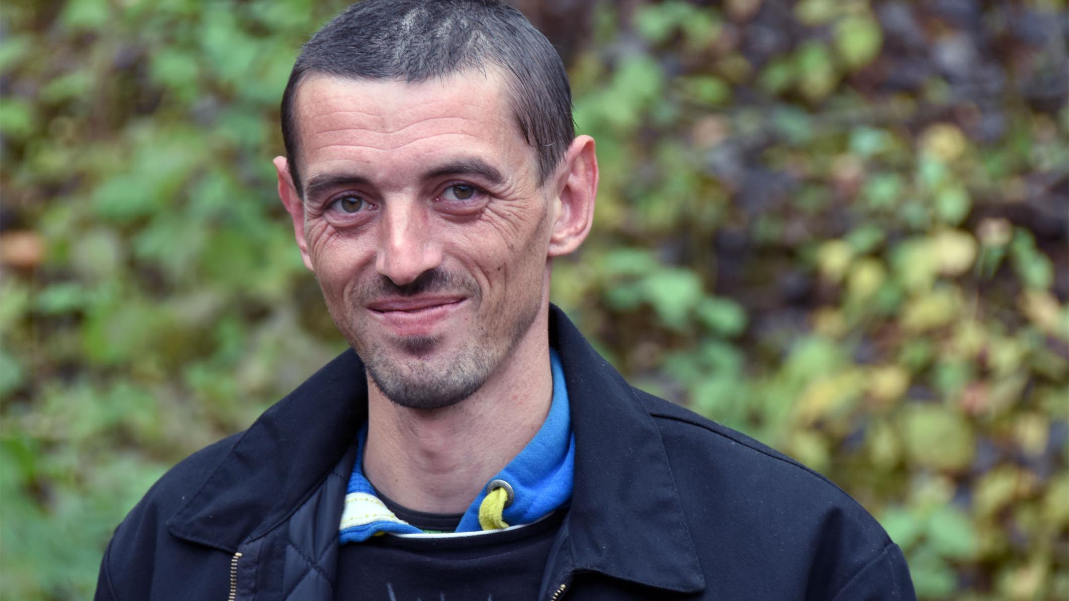 Wolfgang Theobald (32) hat seit Juli eine feste Stelle dank der Hilfe der Erwerbslosen-Selbsthilfe Püttlingen.