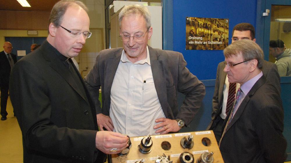 Bei der ESH unterwegs: vlnr.: Bischof Dr. Stephan Ackermann, Betriebsleiter Klaus Zimmermann und ESH-Vorsitzender Toni Job