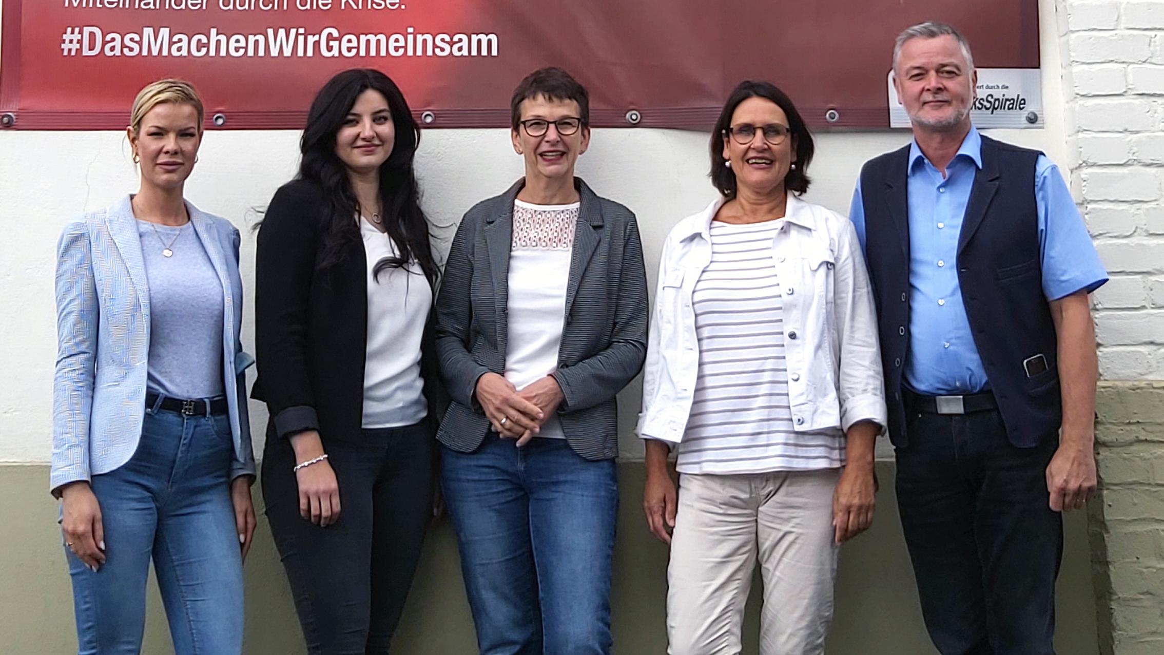 Das Team vom Perspektivenbüro, in der Mitte Andrea Steyven, Geschäftsführerin der Aktion Arbeit (Foto: privat)