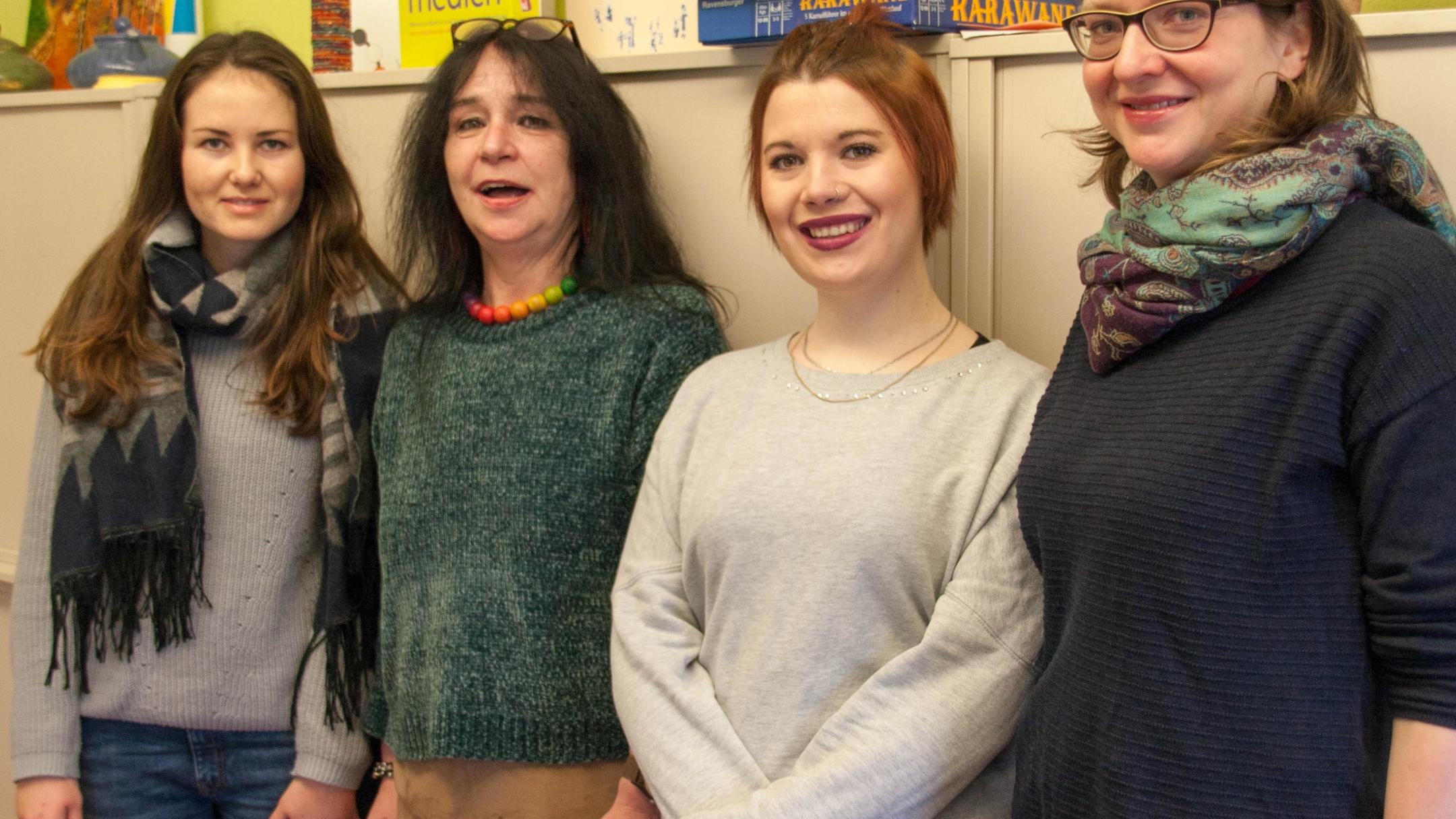 Tatjana Francesconi, Petra Klein, Aylin Schneider und Susan Krause (v. l.) freuen sich über die Spende in Höhe von 15.000 Euro.